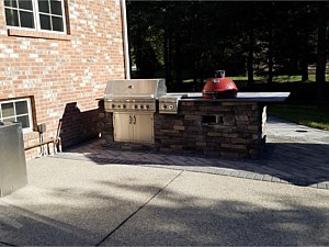 Outdoor Kitchen Kits & Veneer