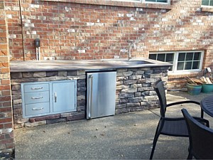 Outdoor Kitchen Kits & Veneer